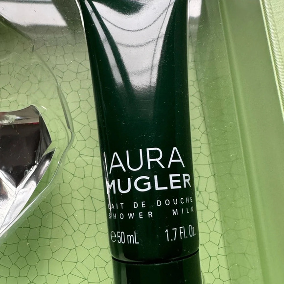Aura Mugler body lotion and shower milk - Picture 2 of 4